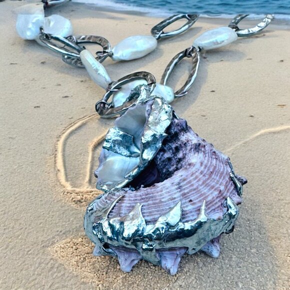 Conch Shell & White Keshi Teardrop Pearl Necklace With Artisan Silver Metalwork - Picture 10 of 17